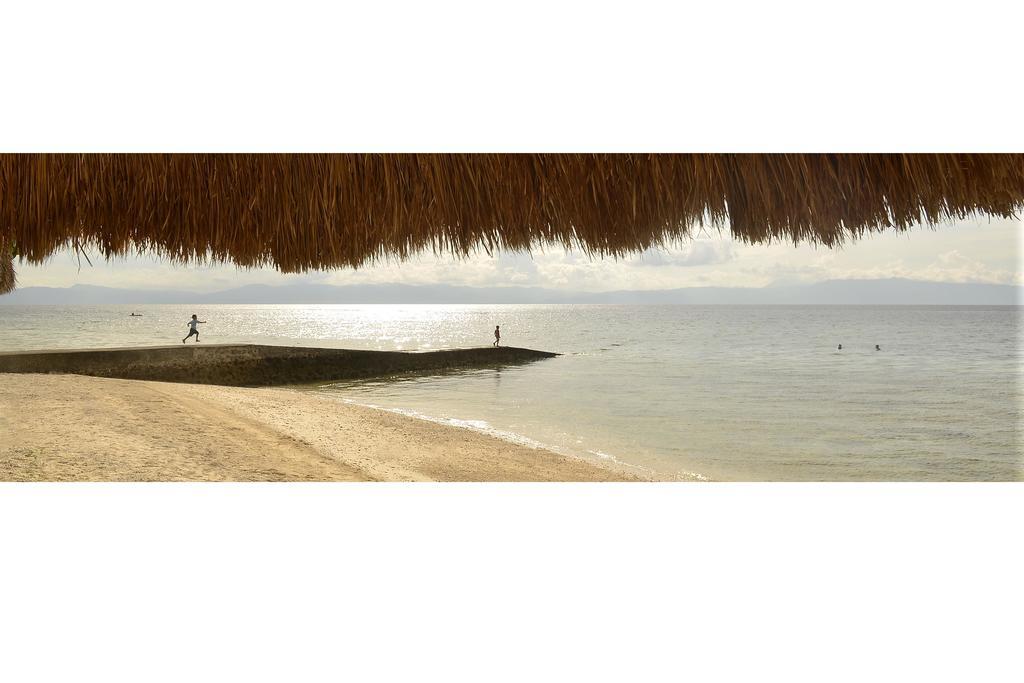 Allure Badian Beach Villa Exterior photo